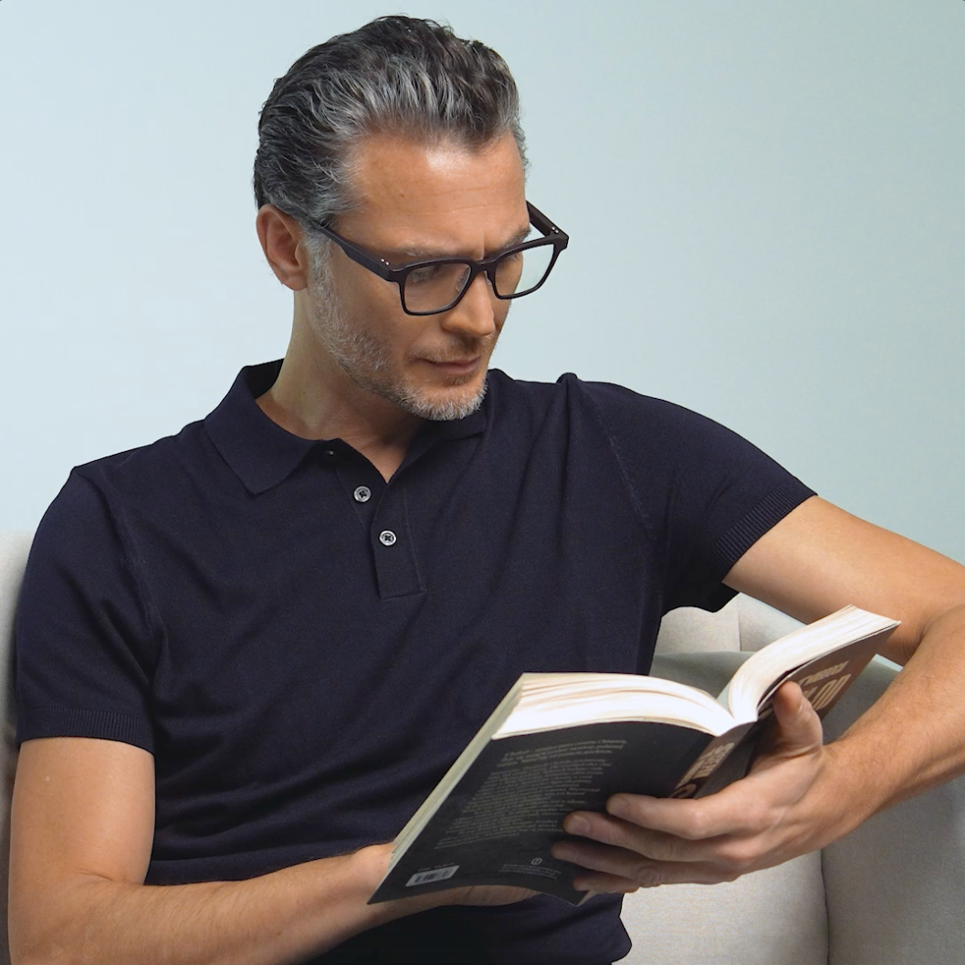 Morrow e-Progressive trial wearer adjusting focus during office screen work